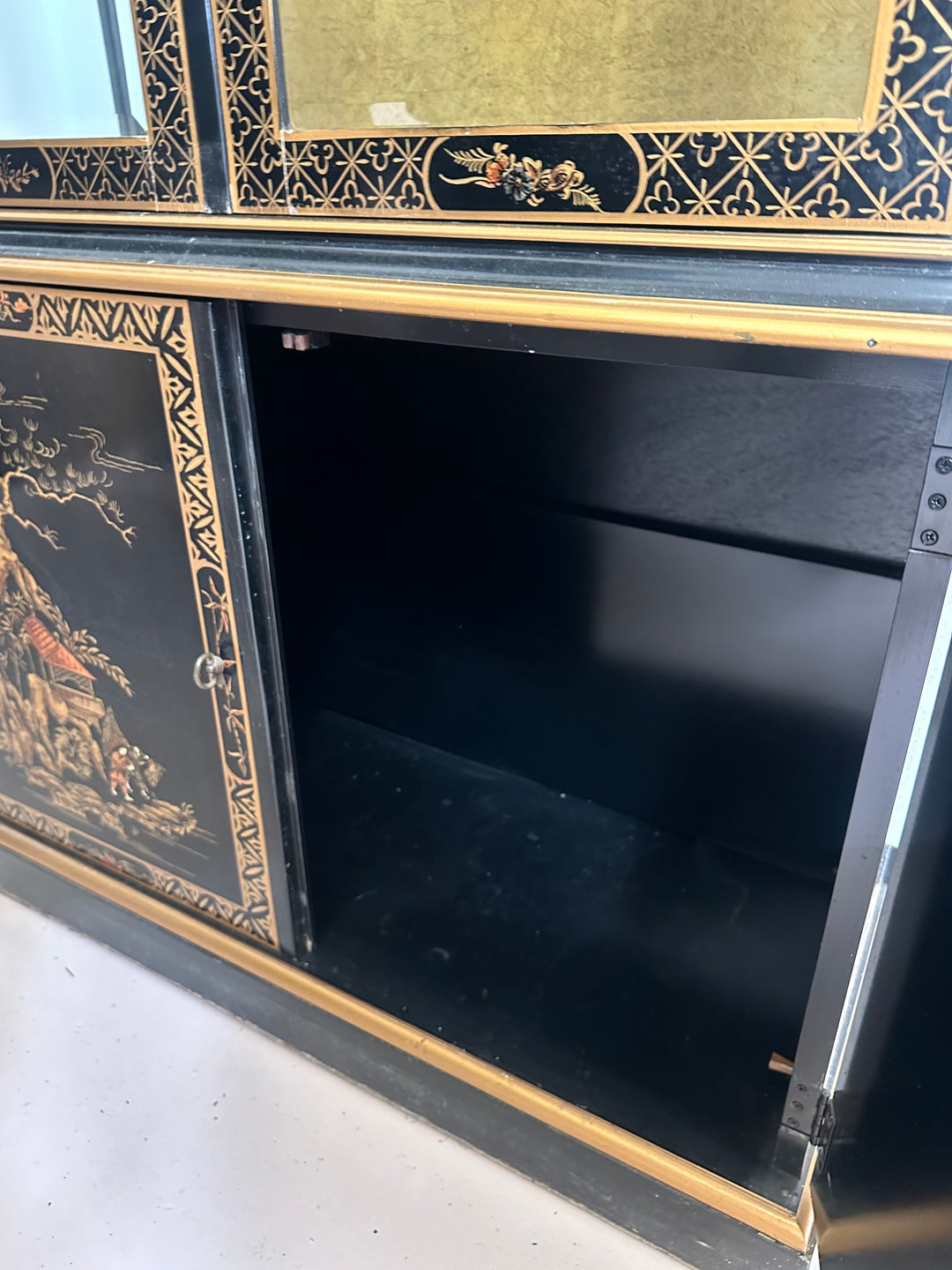 Drexel Heritage Et Cetera Curio Cabinet