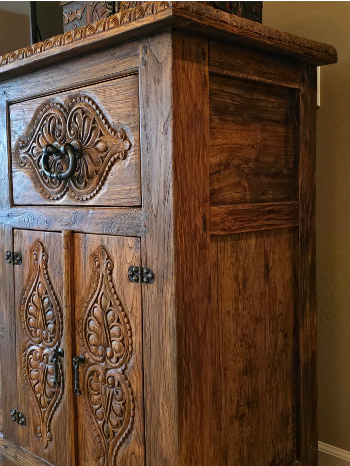 Jason Scott 8 Drawer Carved Dresser